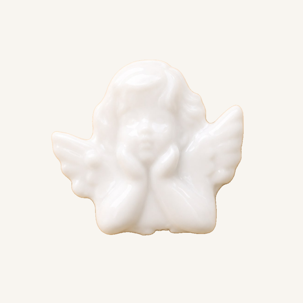 aplique-anjinho-fiorucci-p10660-foto-01-fundo-f8f5f0
