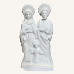 sagrada-familia-porcelana-14cm-p6880-foto-01-fundo-f8f5f0