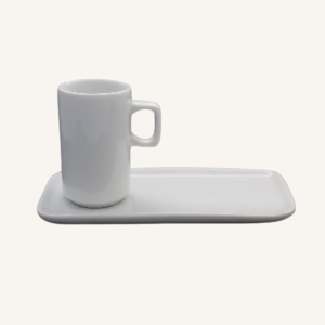 xicara-cafe-fina-com-pires-retangular-p9895-foto-01-fundo-f8f5f0