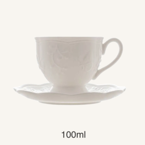 xicara-com-pires-butterfly-cafe-p3727-foto-01-fundo-f8f5f0